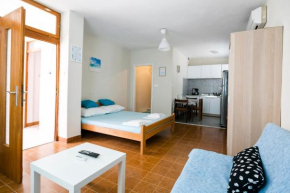 Отель Apartments Carpe Diem  Макарска 